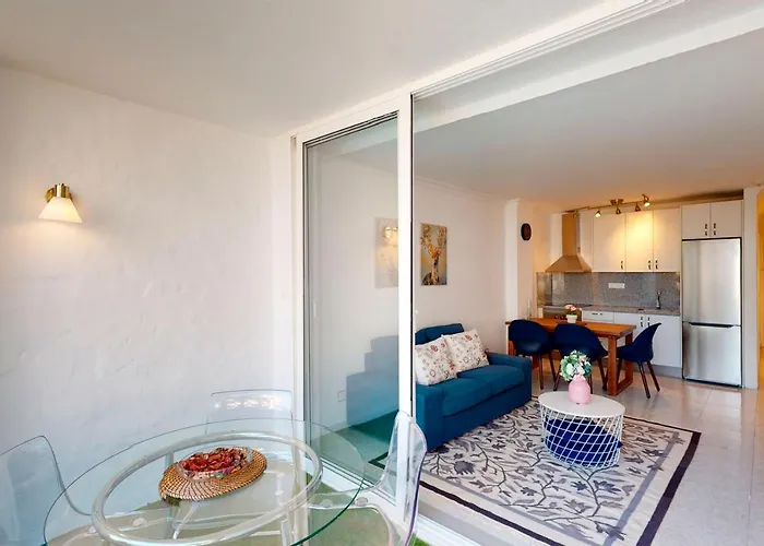 Sunny Tanife By Yumbo Apartament