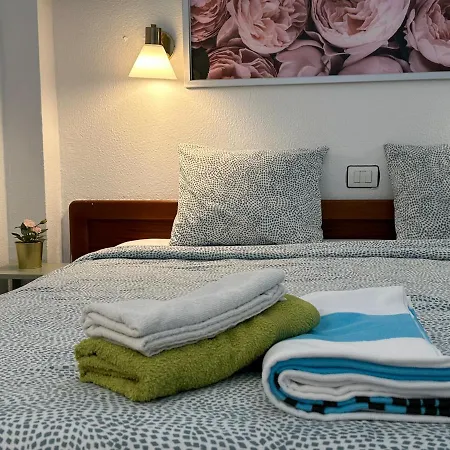 Sunny Tanife By Yumbo