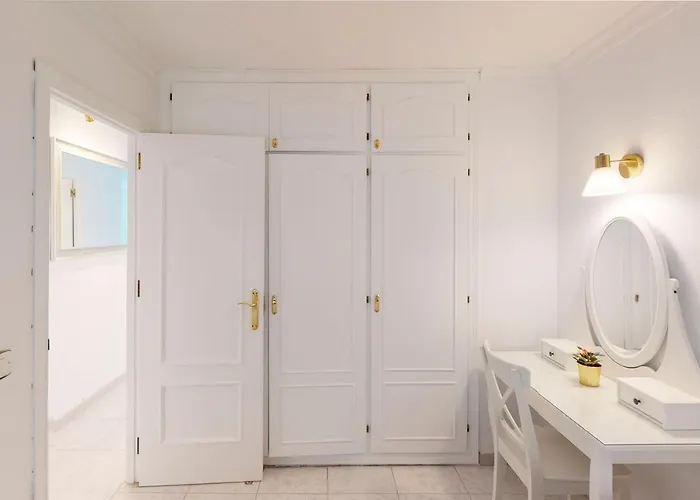 Sunny Tanife By Yumbo * Πλάγια ντελ Ινγκλές