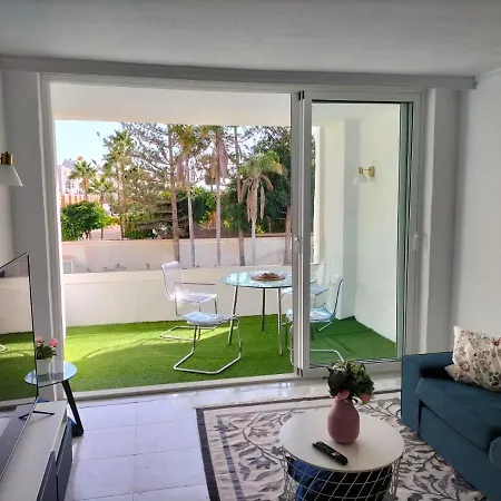 Апартаменти Sunny Tanife By Yumbo *